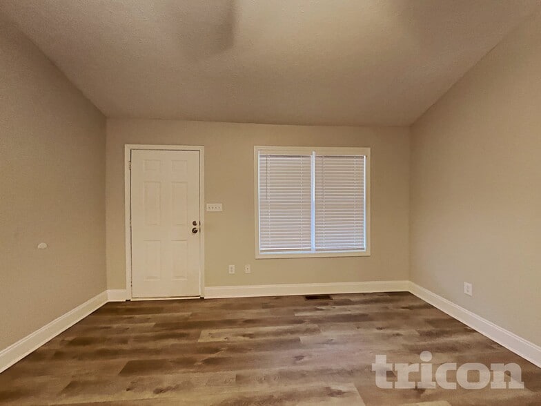 Building Photo - 280 Farmington Dr