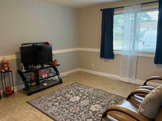 Building Photo - 2000 Greens Blvd