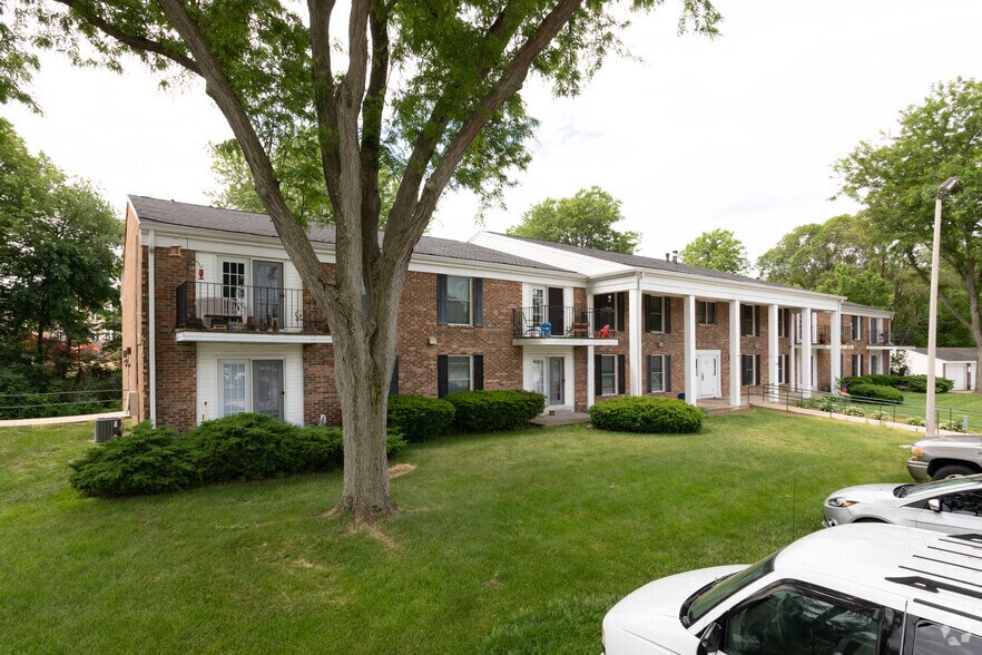 Surrey Ridge Apartments 25062600 E Racine St Janesville WI 53545