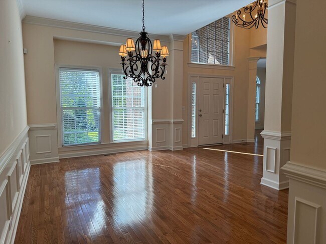 Building Photo - Stunning, Elegant Residence in Chapel Hill...
