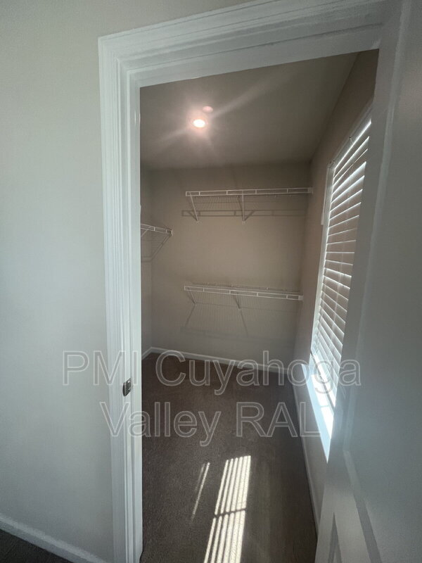Building Photo - 1161 Meadow Run
