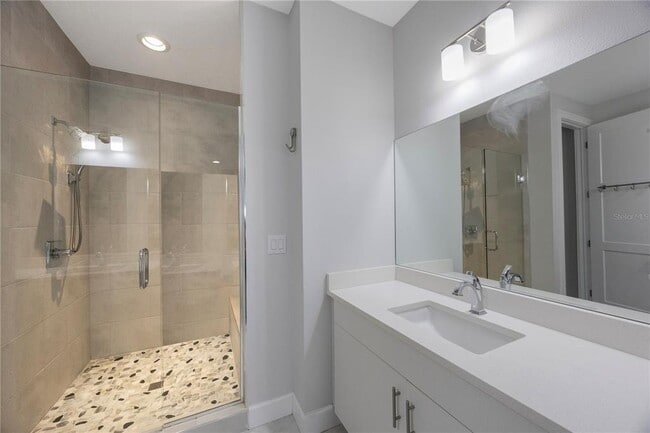 Building Photo - 1330 W Gray St