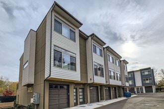 Building Photo - New Construction!  Spacious Modern Townhome in Edmonds.