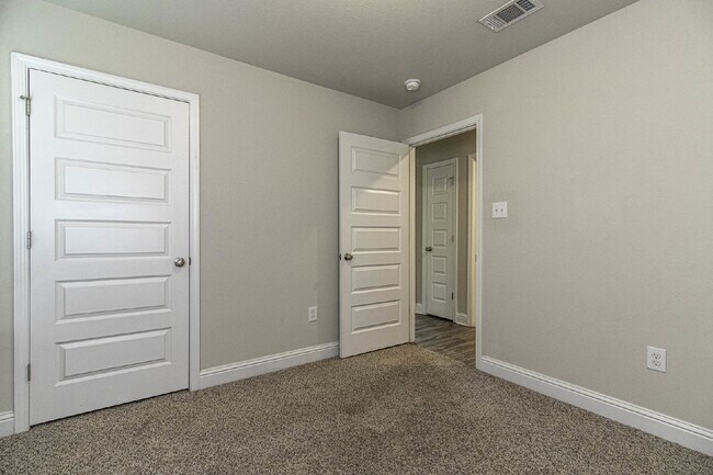 Building Photo - "Spacious 4 Bed, 2 Bath Home in Biloxi, MS - A Must-See Rental Property!"