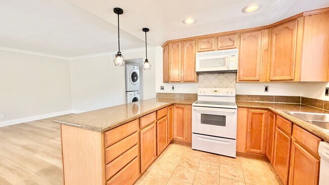 Building Photo - Lovely Downstairs, Entry-Level, End Unit Condo in the Private Diamante HOA Community of Bonsall, ...