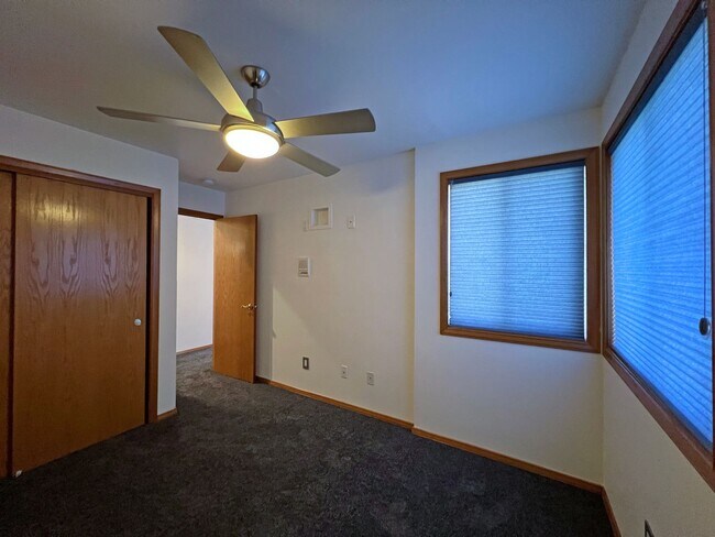 Building Photo - Stunning 4 Bedroom 2.5 Bath with Peek-a-Boo View of Puget Sound