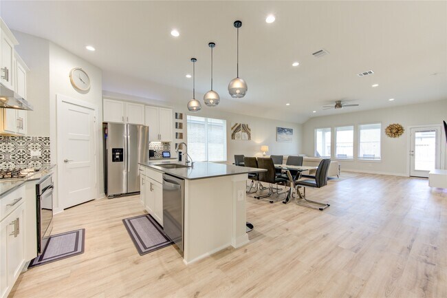 Building Photo - 22534 Petrizzi Ln