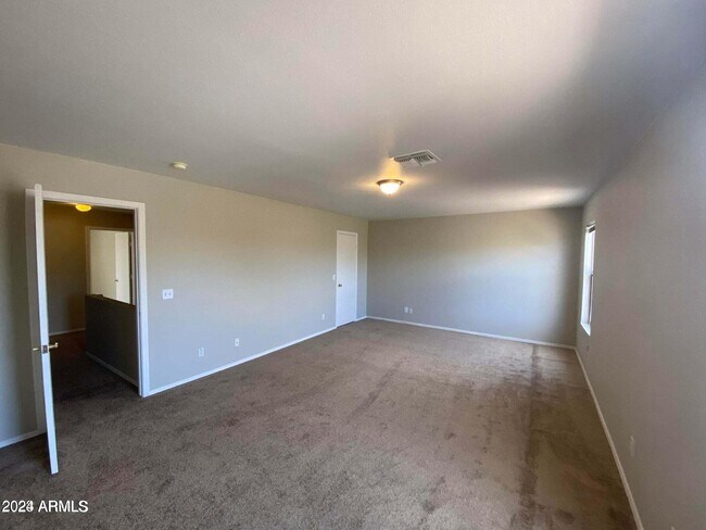 Building Photo - 2138 E Spruce Dr