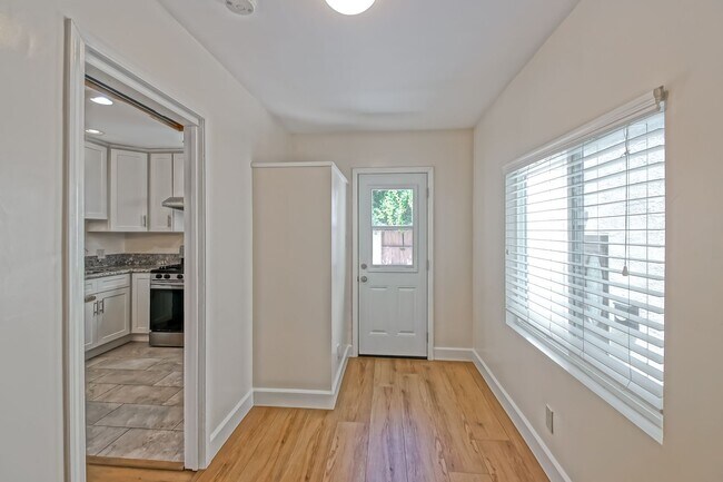 Building Photo - CHARMING, BRIGHT & AIRY HOME (THE MIDDLE OF 3 DETACHED HOUSES ON LOT) W/ 1-CAR GARAGE + DRIVEWAY ...