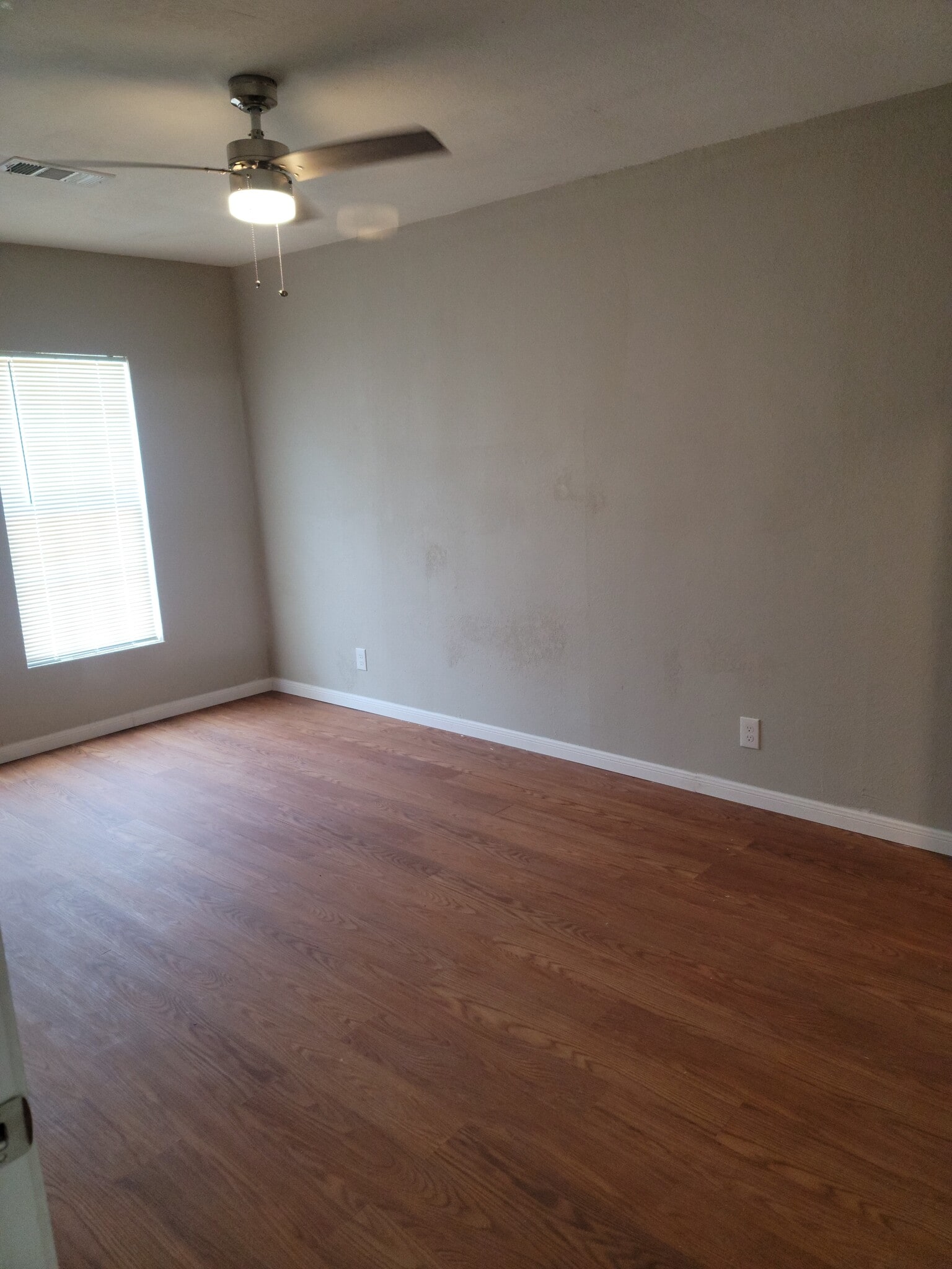 Spacious Captains Bedroom with Double Windows and Walk-In Closet - 1714 N Avenue H