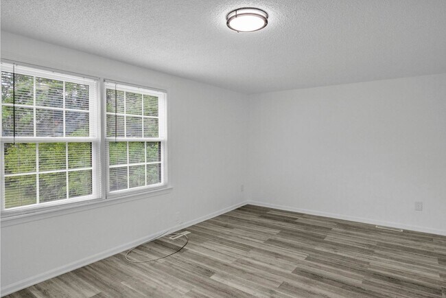 Building Photo - 405 S Montclaire Dr