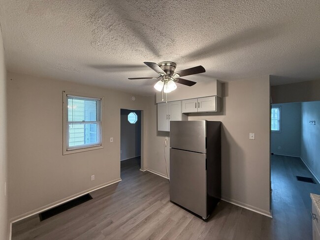 Building Photo - 3 Bed 2 Bath House