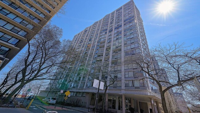 Building Photo - 5757 N Sheridan Rd