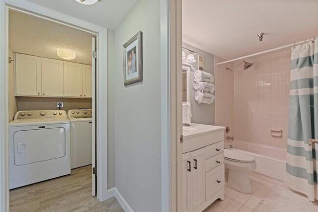 Building Photo - 7430 Sunshine Skyway Ln S