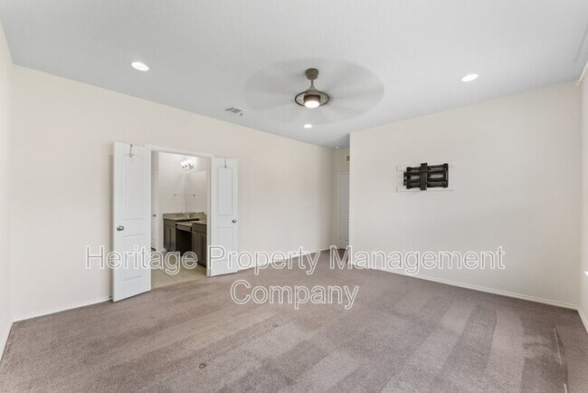 Building Photo - 942 Blue Violet
