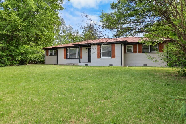 Building Photo - 10 Lexington Dr