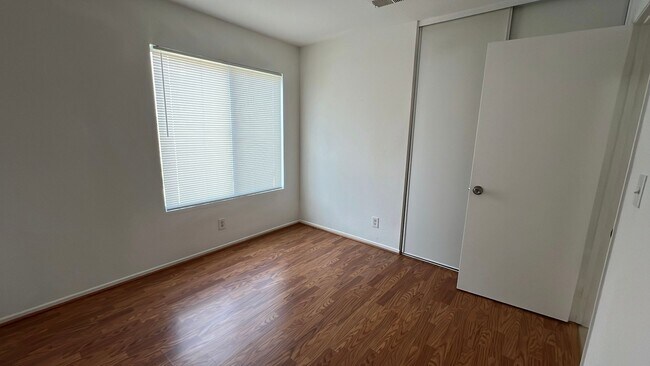 Building Photo - East Lancaster Home