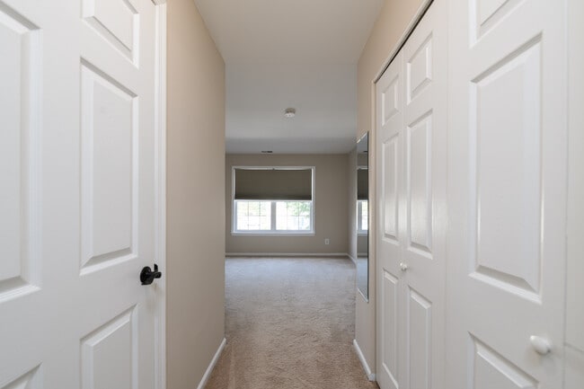 Building Photo - 430 Wedgewood Cir