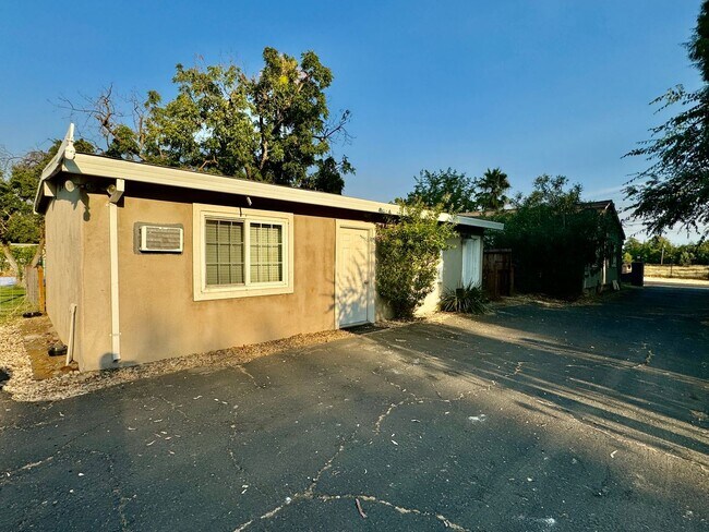 Primary Photo - NOW AVAILABLE - 628 S FT STUDIO ON LARGE LOT