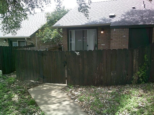 Building Photo - 1015 E Yager Ln