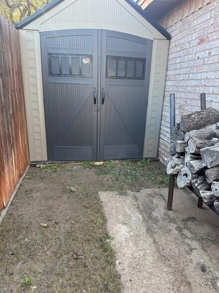 Building Photo - 403 Crenshaw Dr