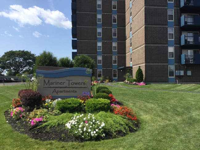 Primary Photo - Mariner Towers