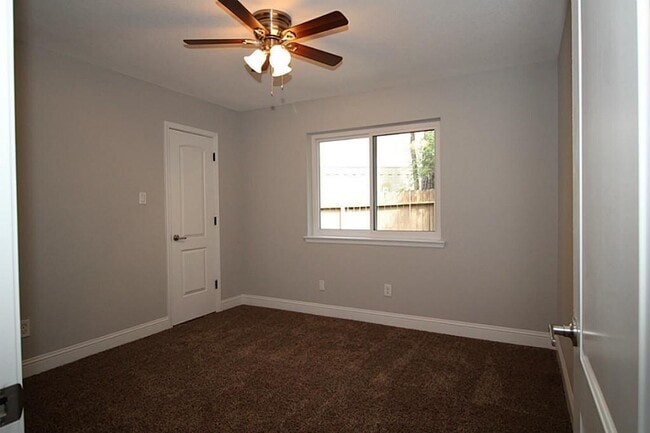 Building Photo - 77 N Deerfoot Cir