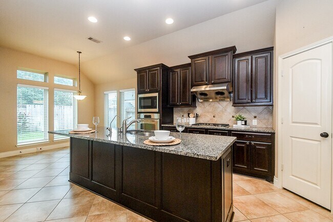 Building Photo - 2911 Village Brook Ln