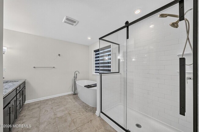Building Photo - 319 Tulip Ct