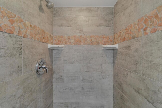 Building Photo - 2324 23rd Ct