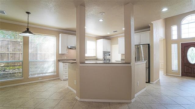 Building Photo - 2060 Garden Crest Dr