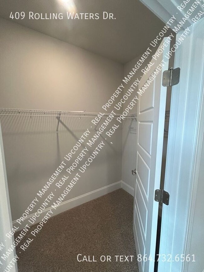 Building Photo - 409 Rolling Waters Dr