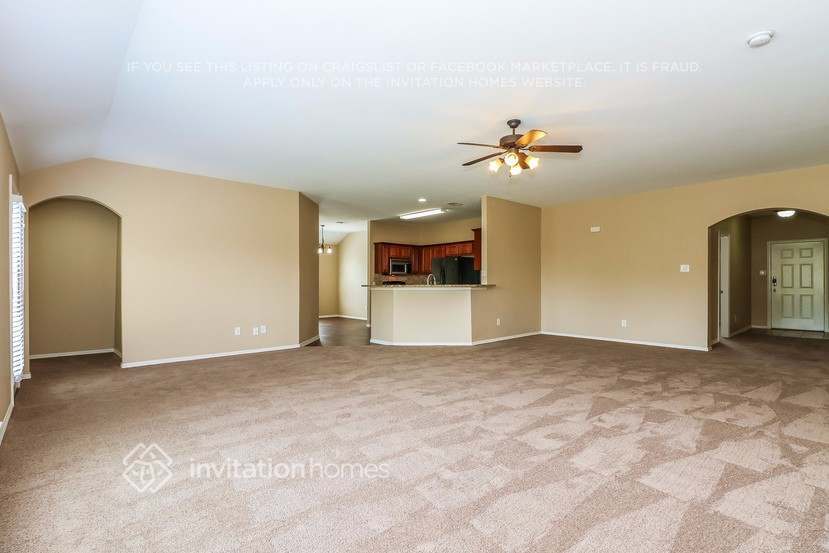 Building Photo - 4808 Bluebird Ln