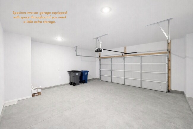 Building Photo - Like New 5 Bedroom Home with Community Amenities