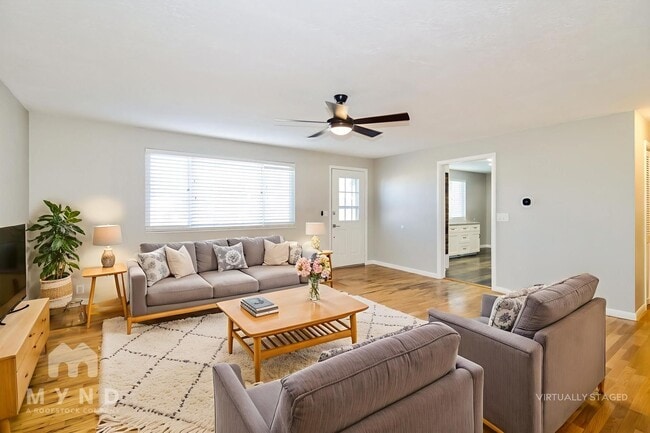 Building Photo - 381 Marquette Dr