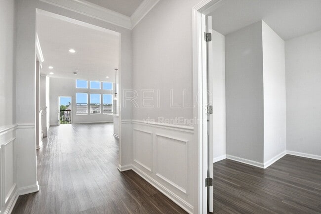 Building Photo - 9211 Tamarack Grove Ln