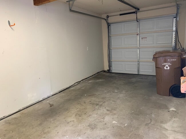 Building Photo - Spacious 2 bed/1.5 bath condo in Martinez