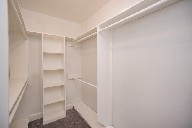 Building Photo - 2515 Oak Hill Dr