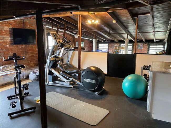 Building Photo - 40 Trumbull St