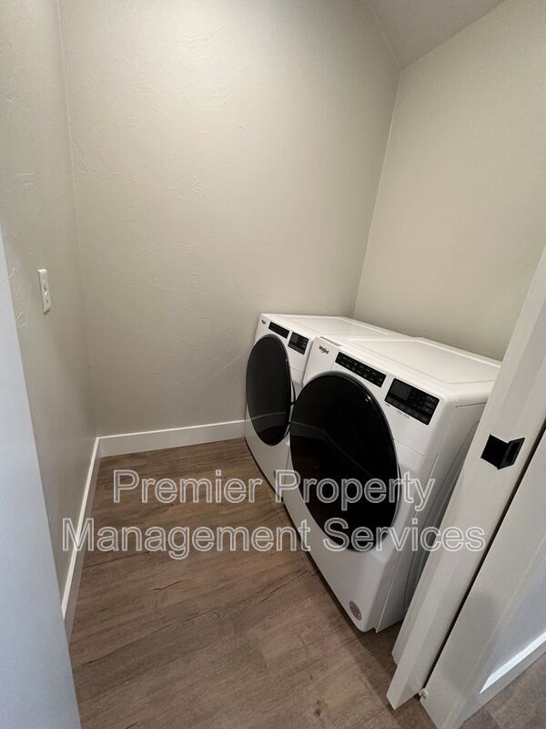 Building Photo - 6029 Elysian Rd