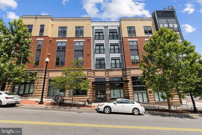 Building Photo - 989 S Buchanan St