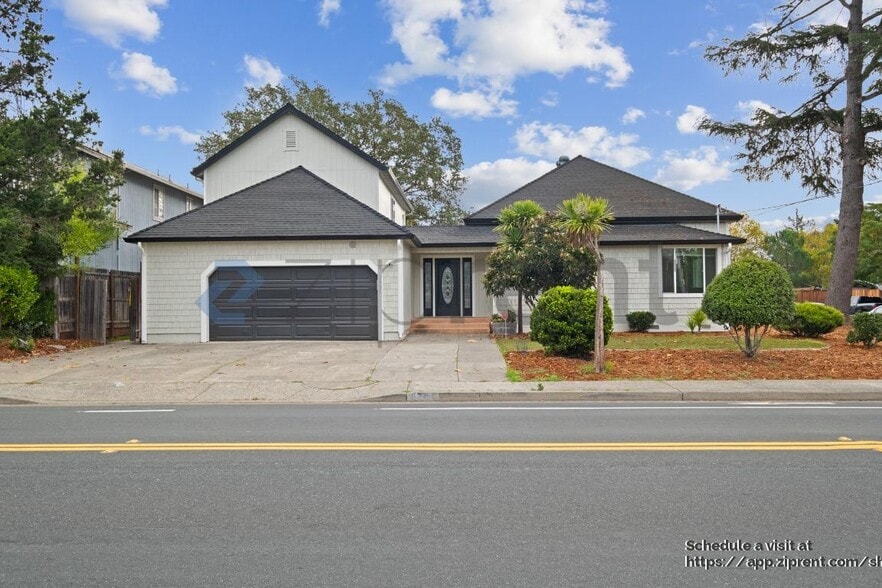 Primary Photo - 7920 Hembree Ln