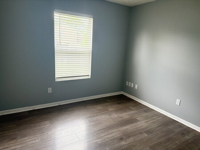 Building Photo - 4681 Grandover Dr
