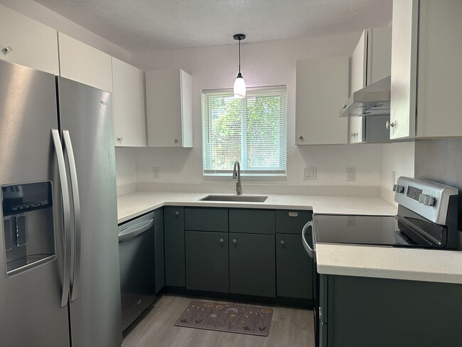 Building Photo - 2275 Hawthorne St