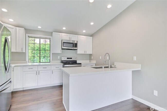 Building Photo - 5406 122nd Ave E