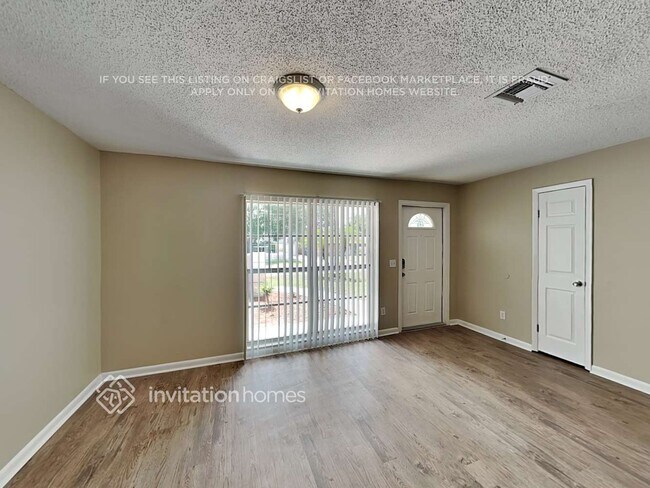 Building Photo - 106 Euclid Loop