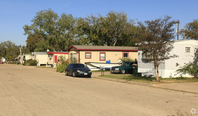 Primary Photo - H & H Mobile Home Park