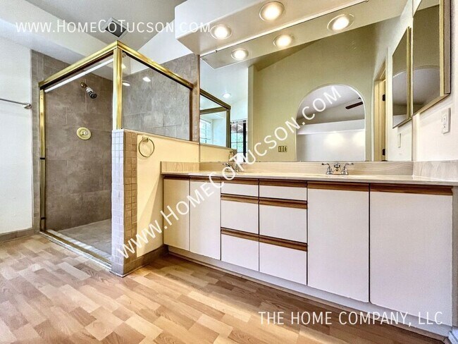 Building Photo - 1551 E Sonoran Desert Dr