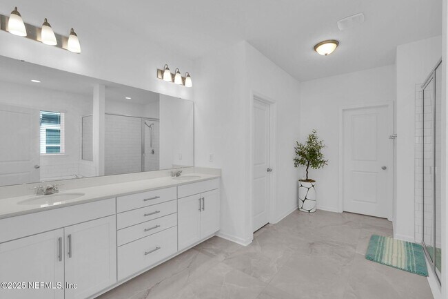 Building Photo - 147 Holly Forest Dr
