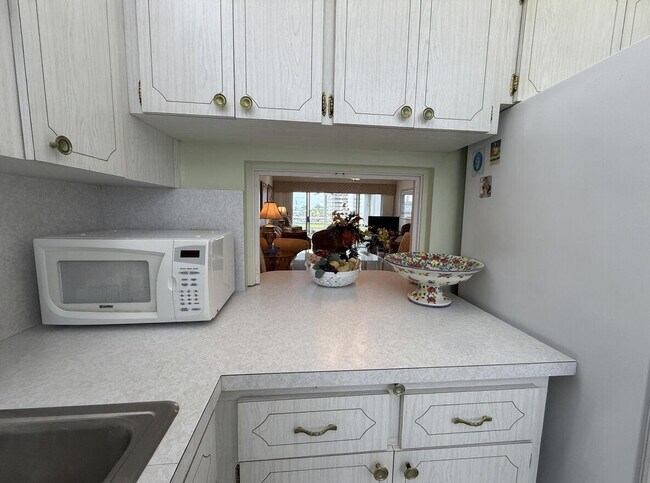 Building Photo - 20 Yacht Club Dr